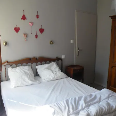 A La Montagne ,vue Sur Les Pistes *