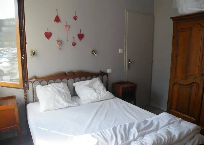 A La Montagne ,vue Sur Les Pistes *