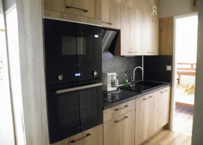 A La Montagne ,vue Sur Les Pistes *